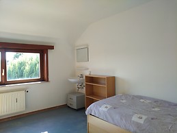Light, white room with green vieuw, walking distance from the historical center of Bruges