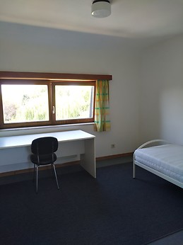 Light and white room with green vieuws, walking distance to the historical centre of Bruges