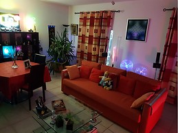 Loue 1 chambres dans villa de 150 m2.