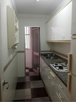 Lovely three room shared flat with balcony in Malaga center