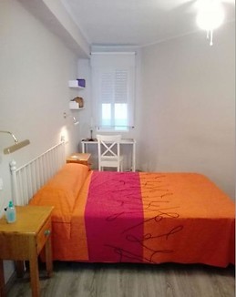 Lovely three room shared flat with balcony in Malaga center