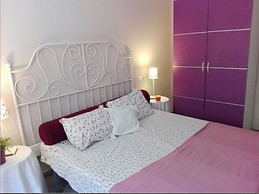 Lovely three room shared flat with balcony in Malaga center