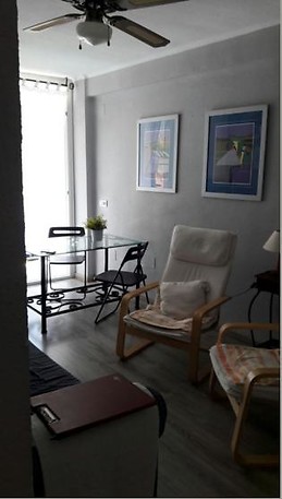 Lovely three room shared flat with balcony in Malaga center