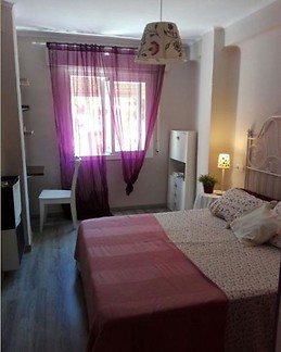 Lovely three room shared flat with balcony in Malaga center