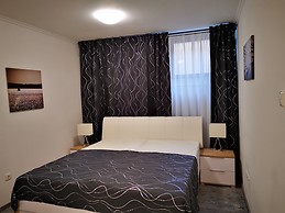 Luxury Basement with sunny patio, near to Gödöllő Szent István E