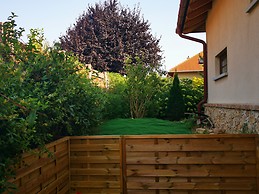 Luxury Basement with sunny patio, near to Gödöllő Szent István E