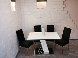 Luxury Basement with sunny patio, near to Gödöllő Szent István E