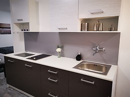 Luxury Basement with sunny patio, near to Gödöllő Szent István E