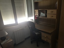 Medium bedroom in Zaragoza, 5 mins walk to Campus San Francisco