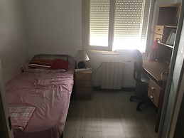 Medium bedroom in Zaragoza, 5 mins walk to Campus San Francisco