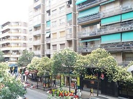 Medium bedroom in Zaragoza, 5 mins walk to Campus San Francisco (University of Zaragoza)