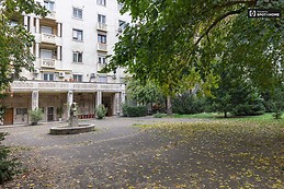 modern-1-bedroom-apartment-rent-lipotvaros-a3dc35b92663f46bbc716