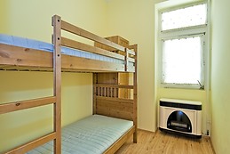 Nice apartment close to Ocktogon square