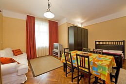 Nice apartment close to Ocktogon square