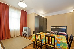 Nice apartment close to Ocktogon square
