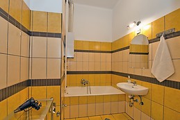 Nice apartment close to Ocktogon square