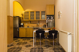 NICE FLAT IN MIDDLE OF BUDAPEST