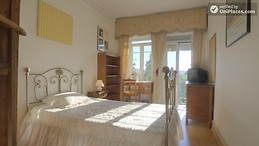 Nice room for girl in the city center near subways and University