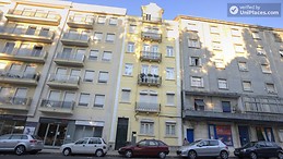 Nice room for girl in the city center near subways and Universit