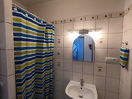 Nice Studio Apartment with all new furniture. Superb location.