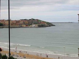 Piso con 4 habitaciones frente PlayaSan Lorenzo