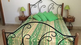 Piso amplio y acogedor de tres habitaciones en una zona privileg