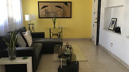 Piso amplio y acogedor de tres habitaciones en una zona privileg