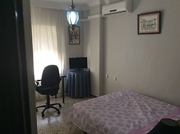 HABITACION muy amplia. Incluye internet.