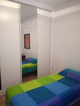 piso amplio y luminoso apenas reestructurado situado en centro a