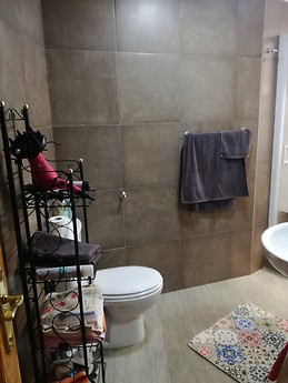 piso amplio y luminoso apenas reestructurado situado en centro a