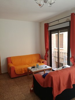 piso amplio y luminoso apenas reestructurado situado en centro a