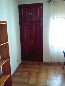 Piso amplio, con luz natural y con internet