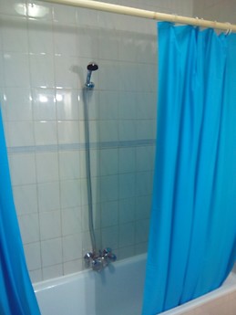 Piso amplio, con luz natural y con internet