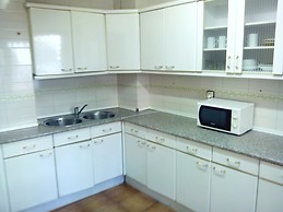 Piso amplio, con luz natural y con internet