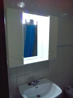 Piso amplio, con luz natural y con internet