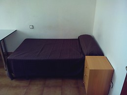 Habitación en piso amplio, con luz natural y con internet