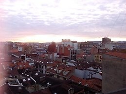 piso amplio, soleado , enfrente de la playa de san lorenzo en gijon. buena combinacion de autobuses