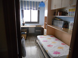 Dormitorio en piso amplio y soleado en tarrgona