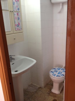 piso amplio y luminoso de tres habitaciones