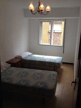 piso amplio y luminoso de tres habitaciones