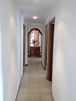 piso amplio y luminoso de tres habitaciones