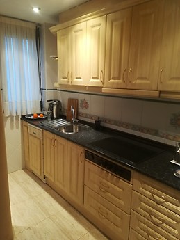 Piso en pleno centro, junto al Corte Inglés de Sagasta. Acogedor