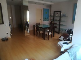 Piso en pleno centro, junto al Corte Inglés de Sagasta. Acogedor