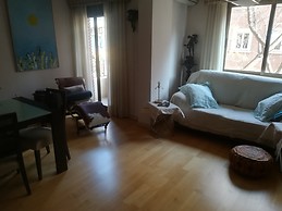 Piso en pleno centro, junto al Corte Inglés de Sagasta. Acogedor