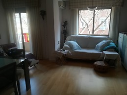 Piso en pleno centro, junto al Corte Inglés de Sagasta. Acogedor