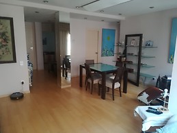 Piso en pleno centro, junto al Corte Inglés de Sagasta. Acogedor