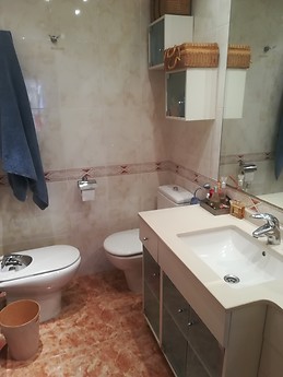 Piso en pleno centro, junto al Corte Inglés de Sagasta. Acogedor