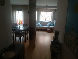 Piso en pleno centro, junto al Corte Inglés de Sagasta. Acogedor