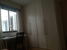 Piso en pleno centro, junto al Corte Inglés de Sagasta. Acogedor