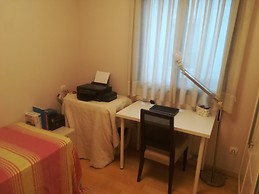 Piso en pleno centro, junto al Corte Inglés de Sagasta. Acogedor